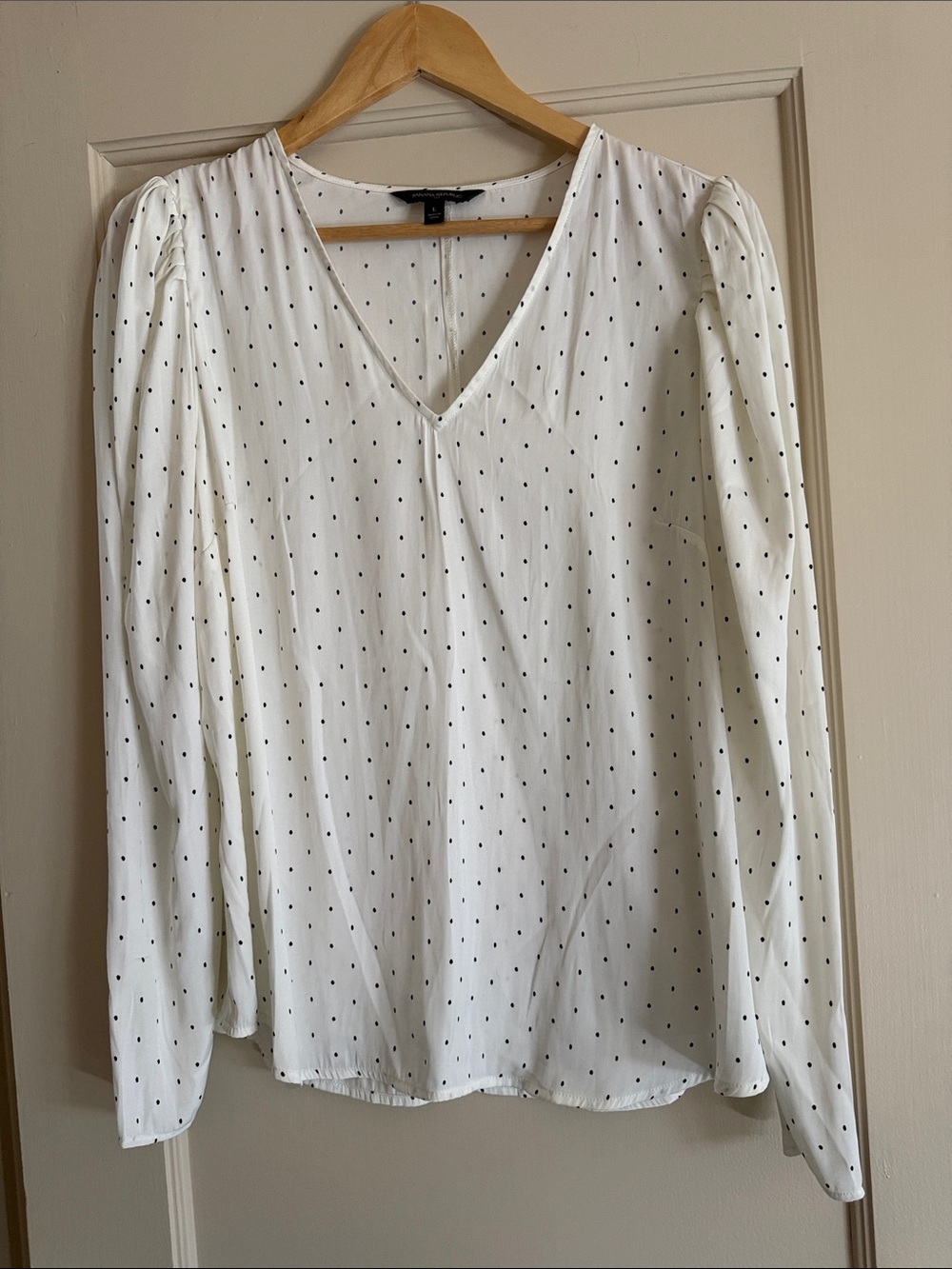 Banana Republic White V-Neck Long-Sleeve Blouse with Black Dot Print